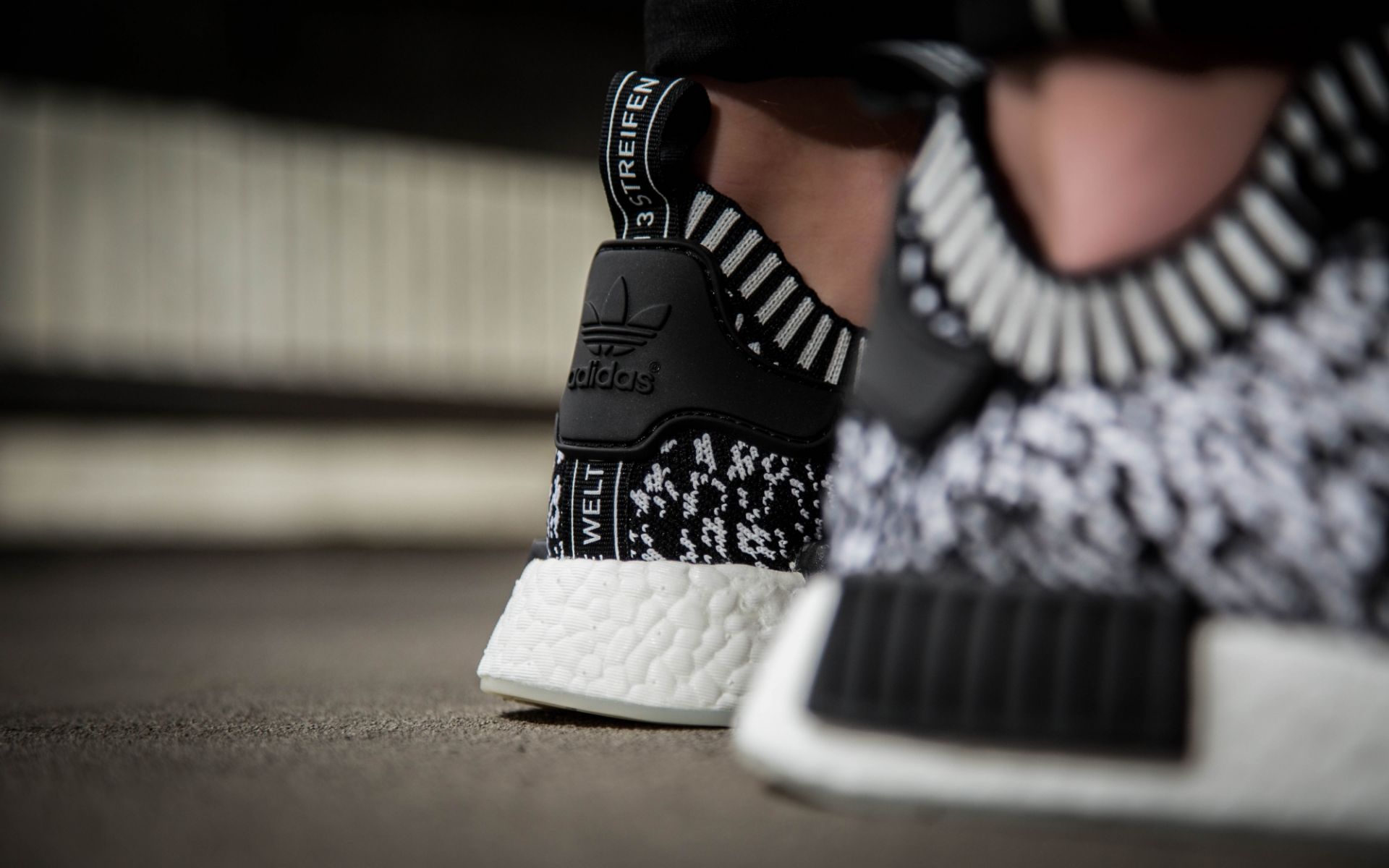 Adidas nmd hotsell r1 sashiko black